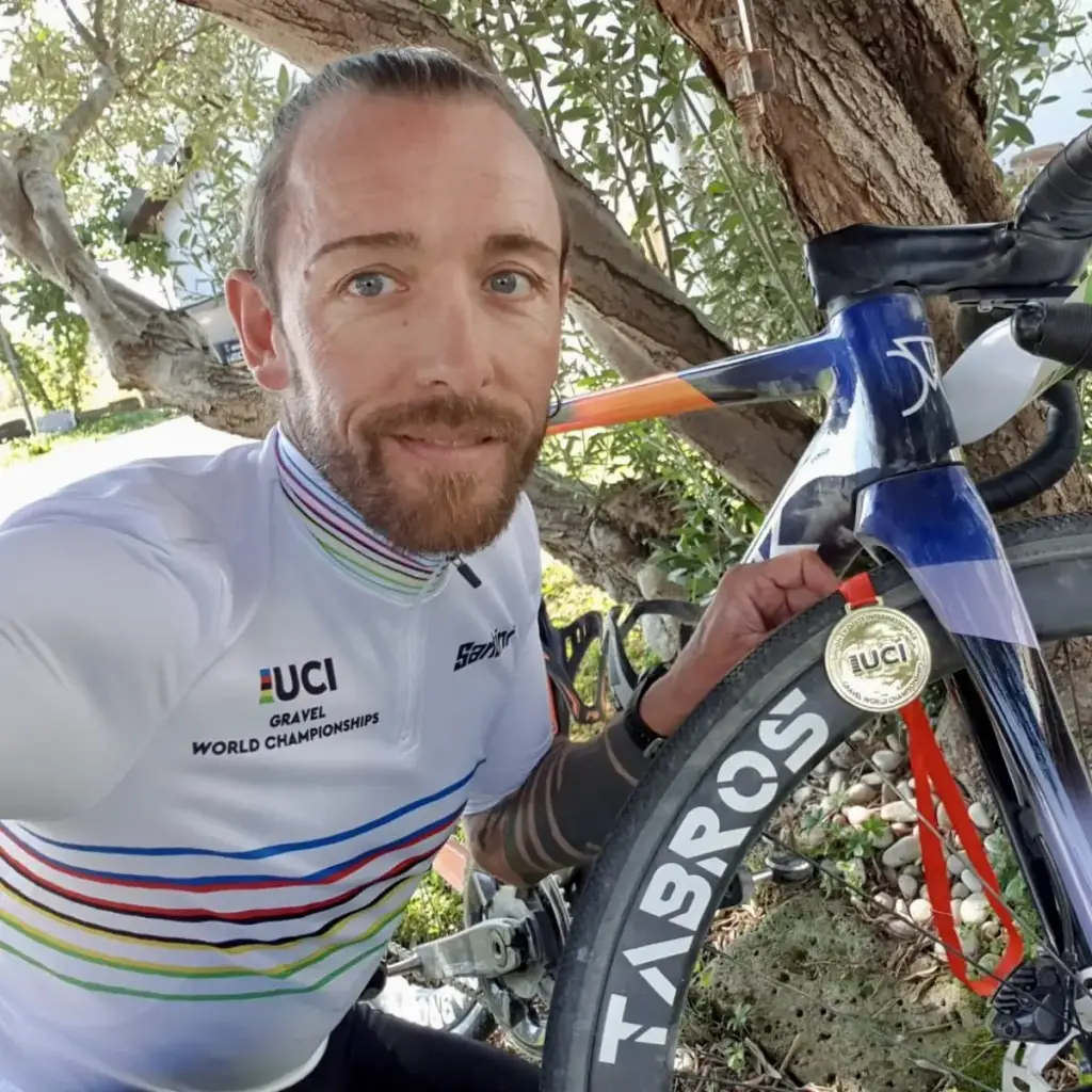 Ritratto di Igor Zanetti con bici TABROS